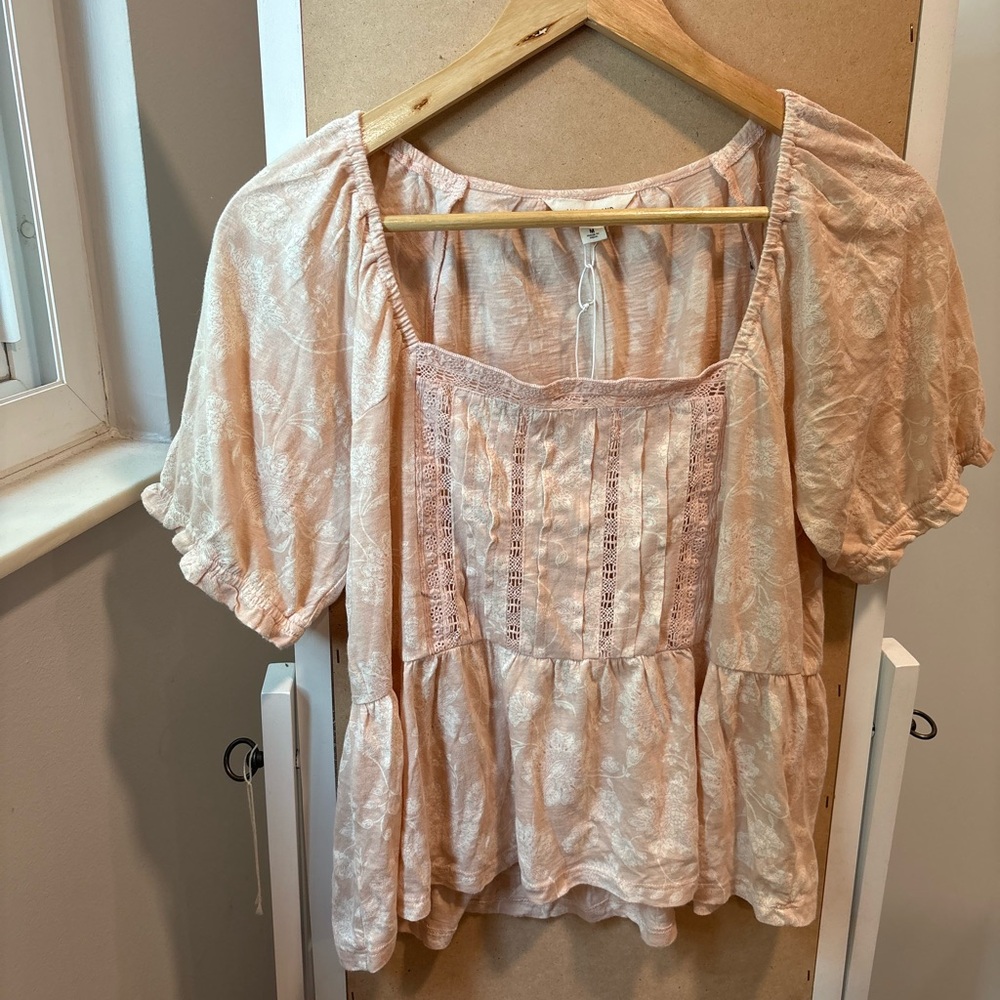 Lucky Brand Peach Lace Trim Peplum Top Size M NWT